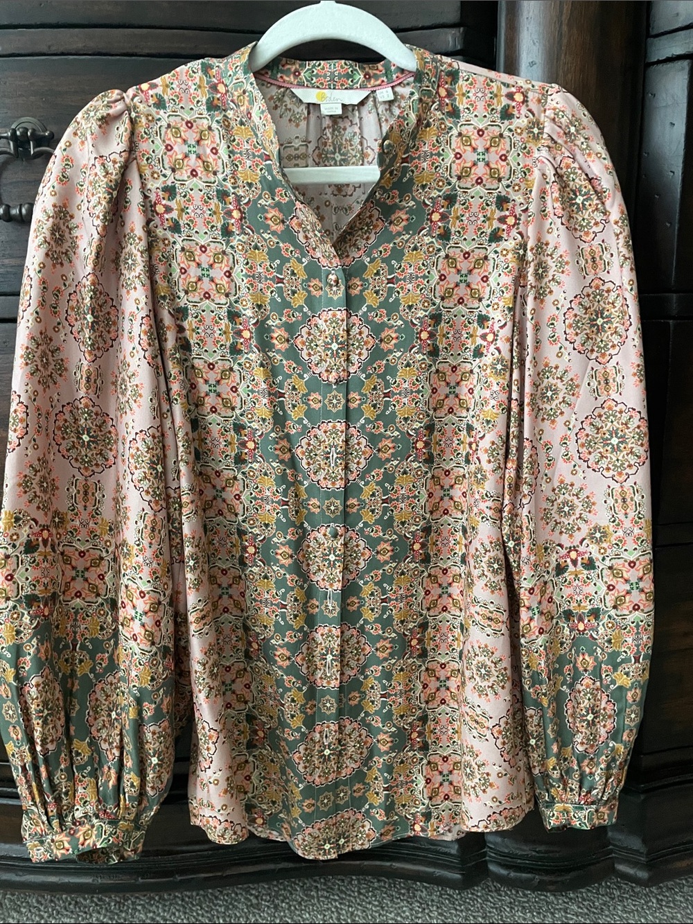 Boden Floral-Print Button-Down Shirt in Pink and Green
